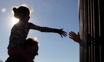 Ólöglegar handtökur og fjöldabrottvísanir