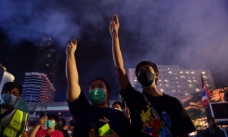 Tæland: Börnum refsað fyrir þátttöku í mótmælum