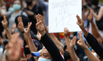 Tæland: 15 ára stúlka í haldi fyrir að brjóta lög sem banna gagnrýni á konungsríkið