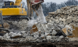 Fjölskyldur Rómafólks bornar út og hús rifin niður